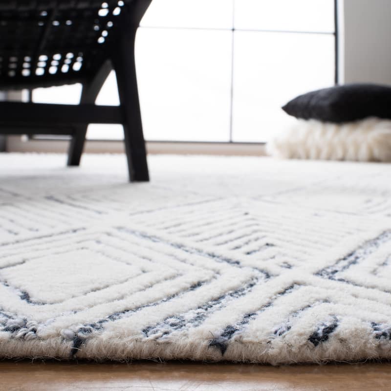 SAFAVIEH Handmade Abstract Mariken Diamond Wool Rug
