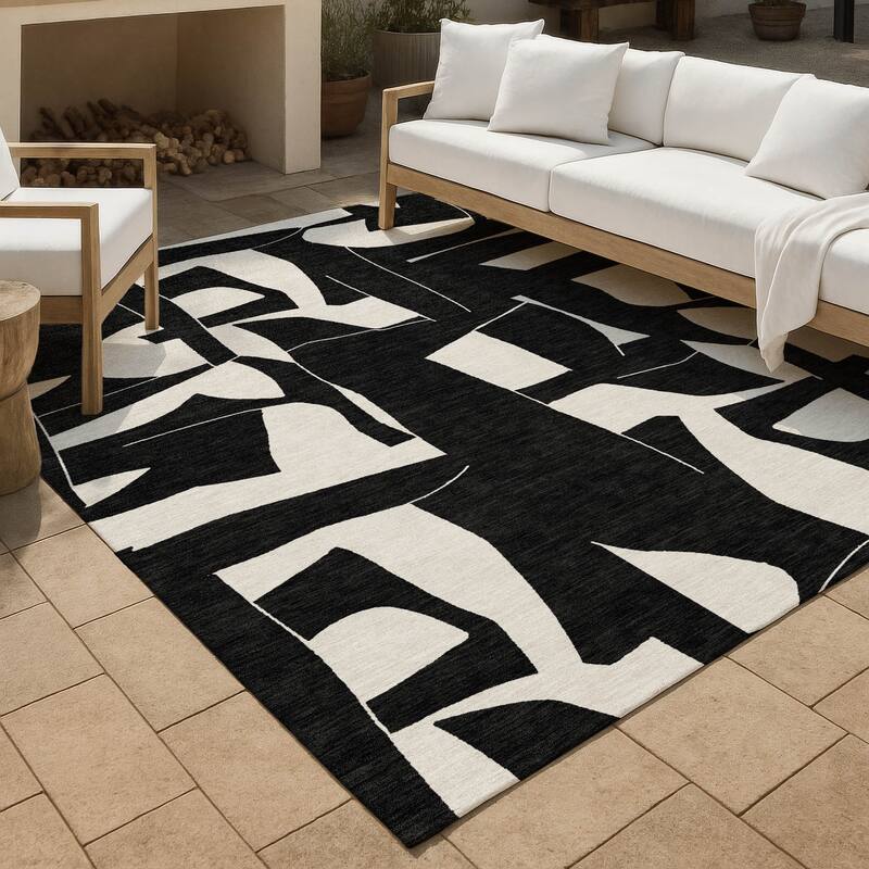 Machine Washable Indoor/ Outdoor Modern Creede Chantille Rug - Black - 5' x 7'6"