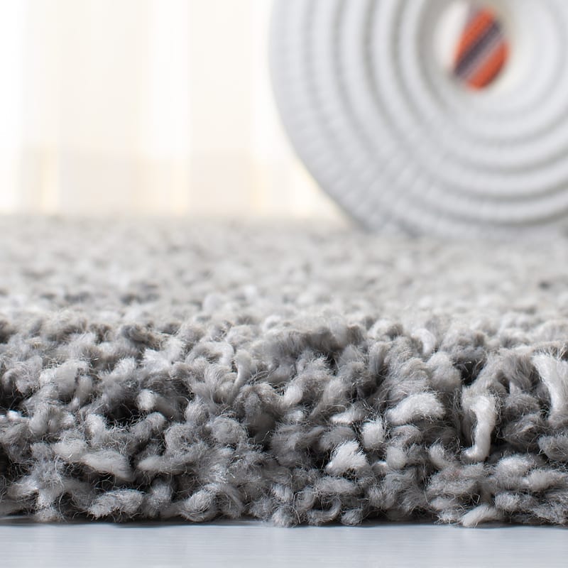 SAFAVIEH Evolution Shag Gwenaele Solid 1.8-inch Thick Rug