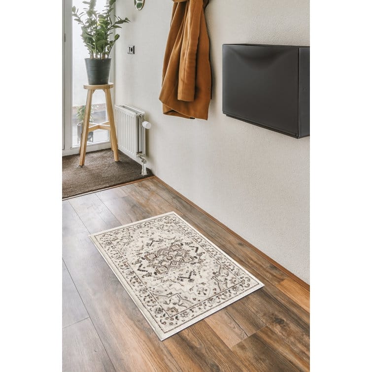 Traditional Cream/Beige Oriental Area Rug