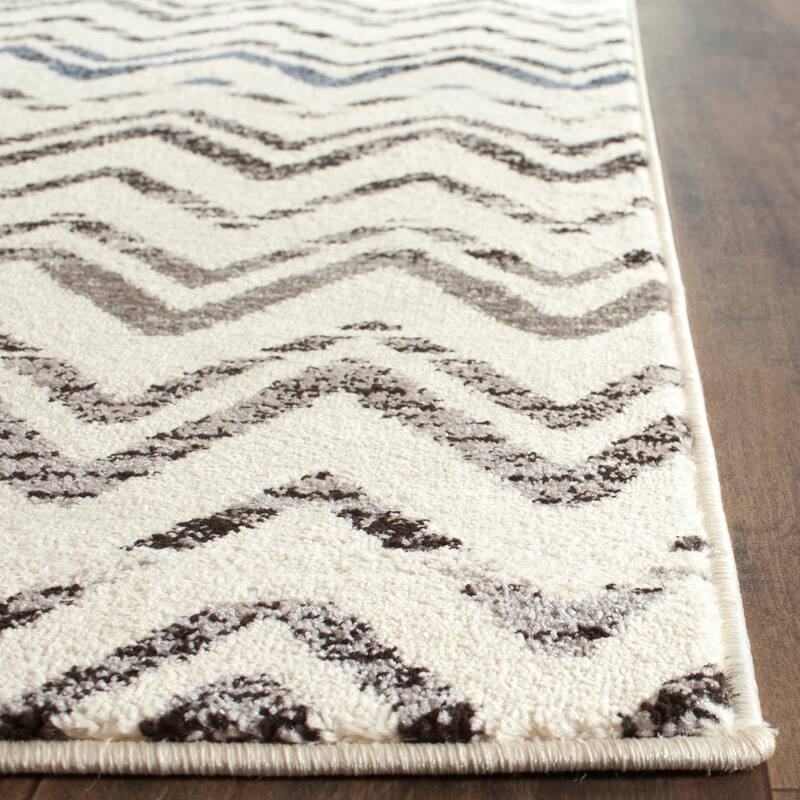 SAFAVIEH Evoke Lissa Distressed Vintage Boho Rug