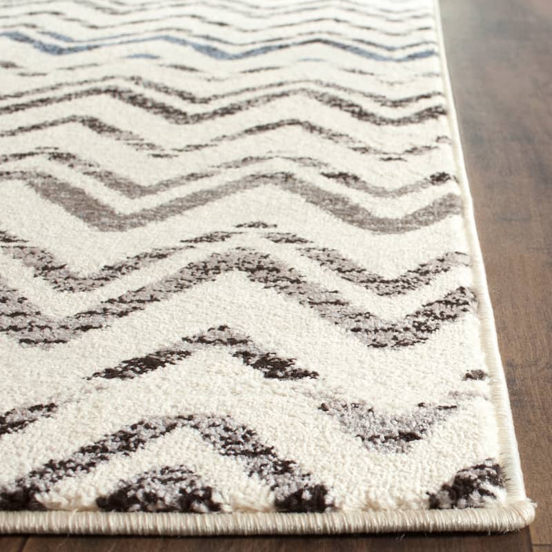 SAFAVIEH Evoke Liuba Distressed Vintage Boho Rug