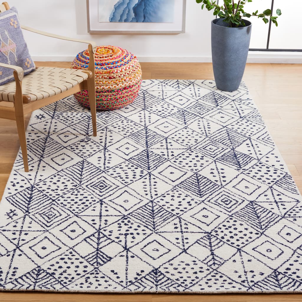 SAFAVIEH Handmade Casablanca Shag Crisitina Boho Wool Rug