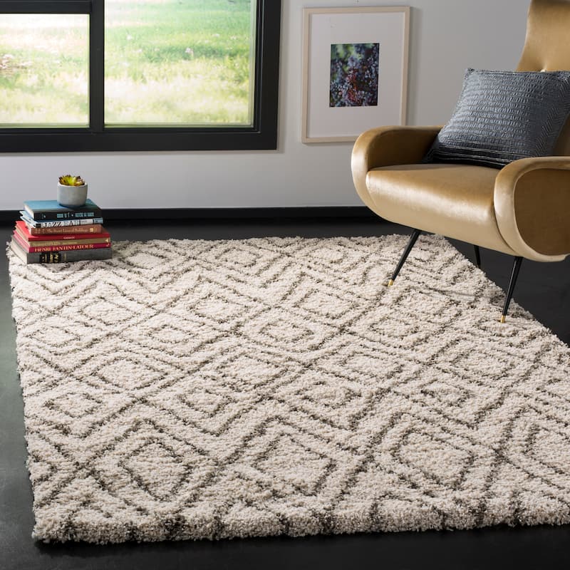 SAFAVIEH Hudson Shag Godelind Moroccan Boho 2-inch Thick Rug - 5'1" x 7'6" - Ivory/Grey