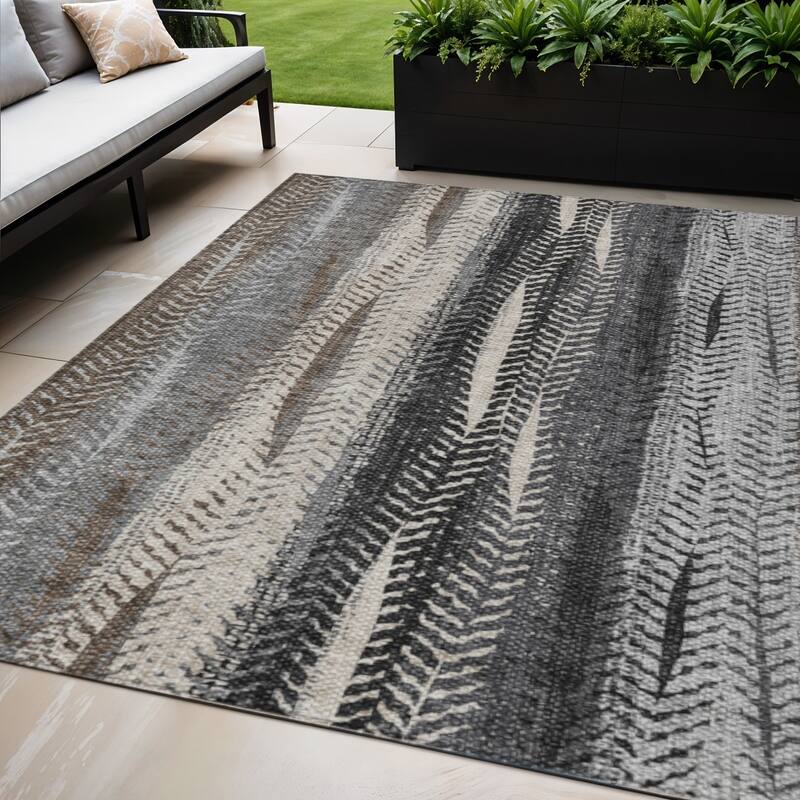 HomeRoots Botanical Leaves Transitional Rectangle Outdoor Rug - 5' X 8'