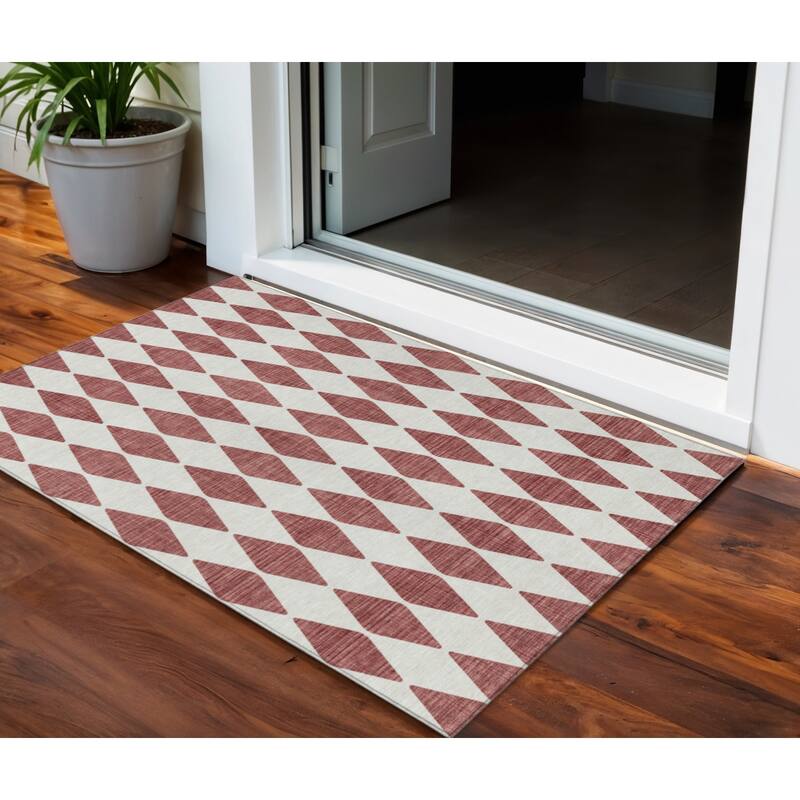 HomeRoots Geometric Transitional Rectangle Outdoor Rug - 3' x 5'