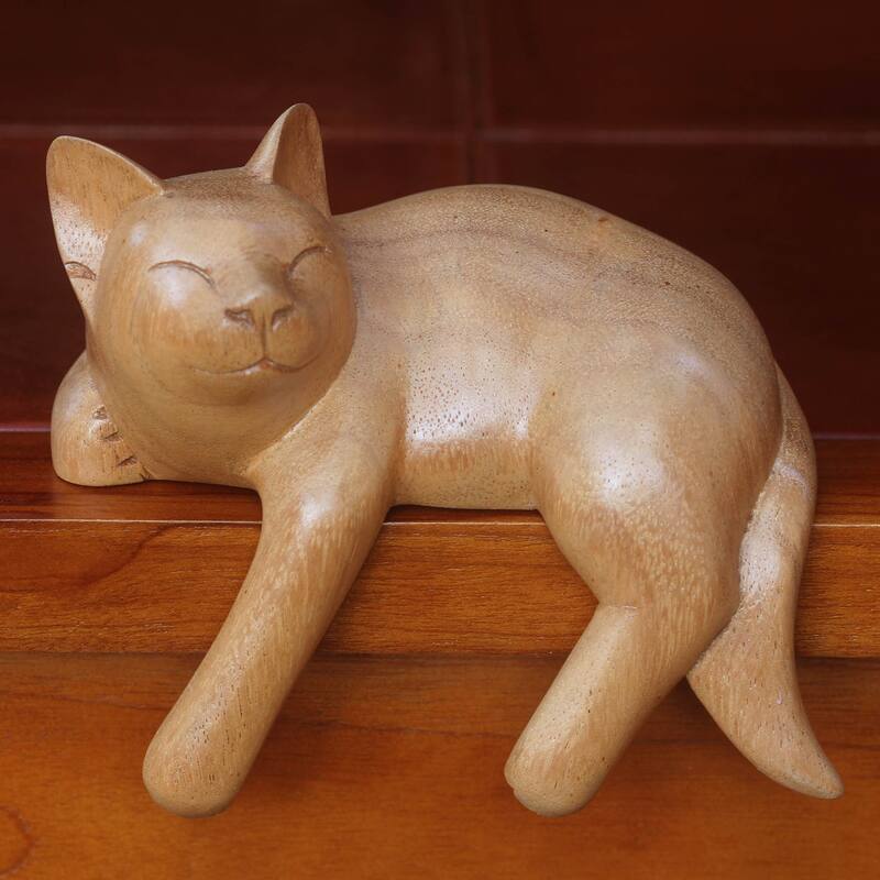 Handmade Smiling Cat Relaxes Wood sculpture (Indonesia) - 22 x 19 x 16