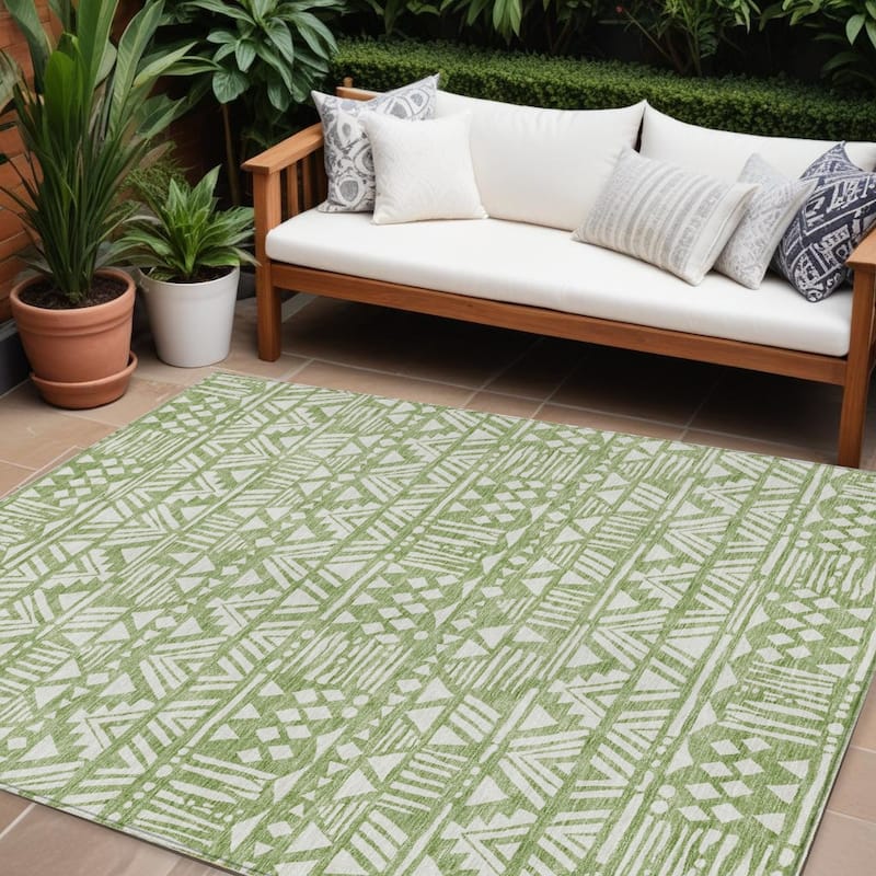 HomeRoots Southwestern Transitional Rectangle Outdoor Rug - 8' X 10'