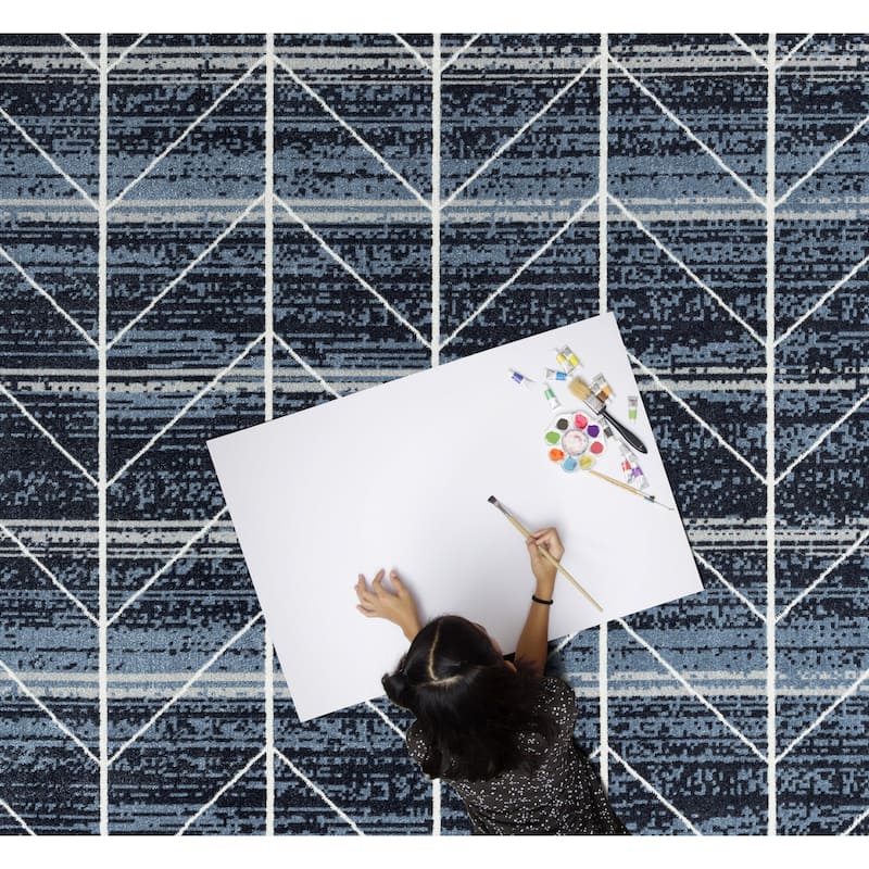 Everwash Treasure Arrow Modern Geometric Machine Washable Area Rug, Navy Blue/Grey