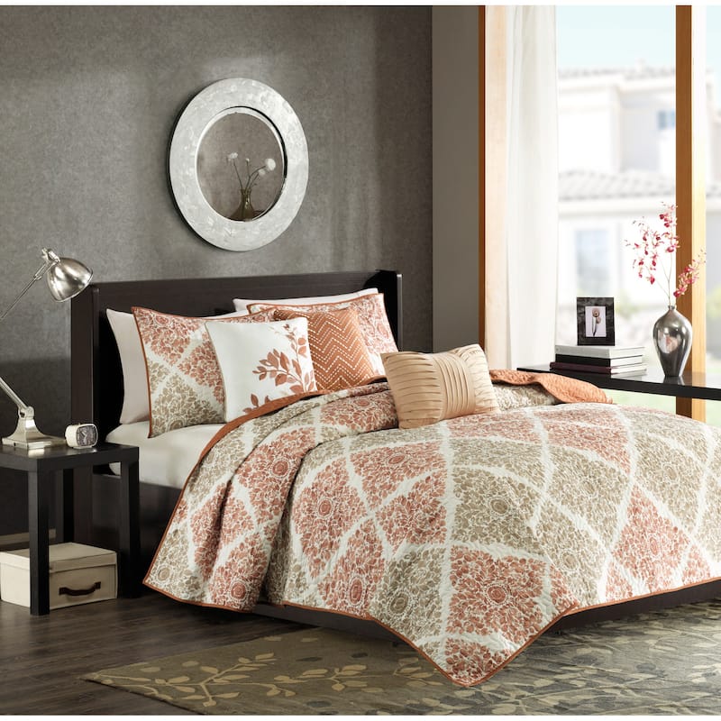 Madison Park Arista 6 Piece Printed Quilt Set with Throw Pillows