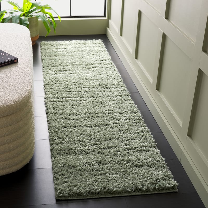 SAFAVIEH Lindsay Shag Luann Contemporary Rug - 2'2" x 10' Runner - Green