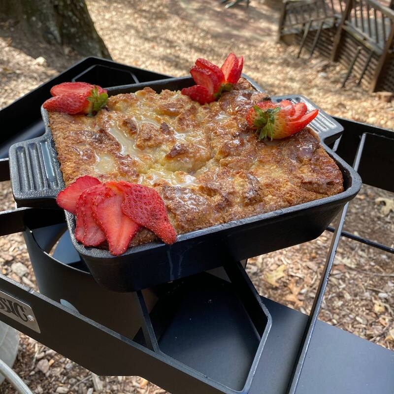Bayou Classic® 8-in Cast Iron Square Cake Baking Pan