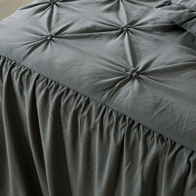 4 PCS Ruffle Skirt Bedspread Set with a Fluffy Rug