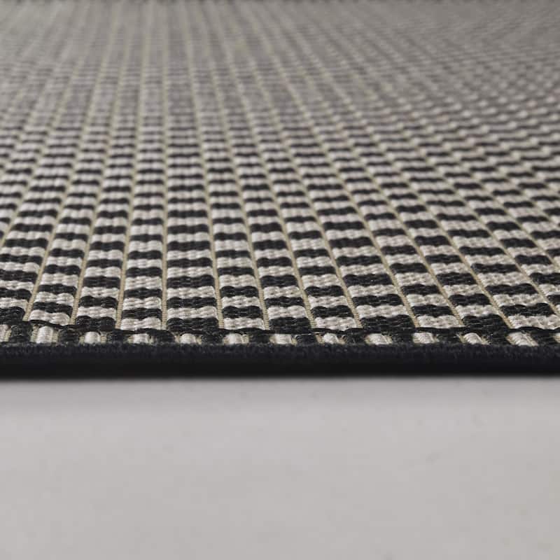 Elmer Recycled Checkered Indoor/Outdoor Area Rug