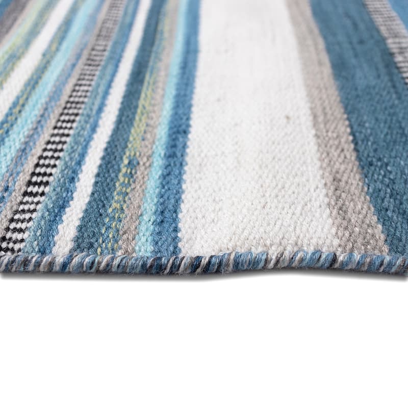 Liora Manne Sonoma Malibu Stripe Hand-woven Indoor/ Outdoor Area Rug