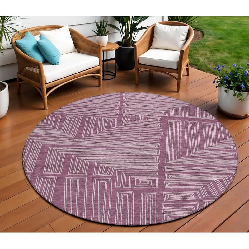 HomeRoots Geometric Transitional Rectangle Outdoor Rug - 8' Round