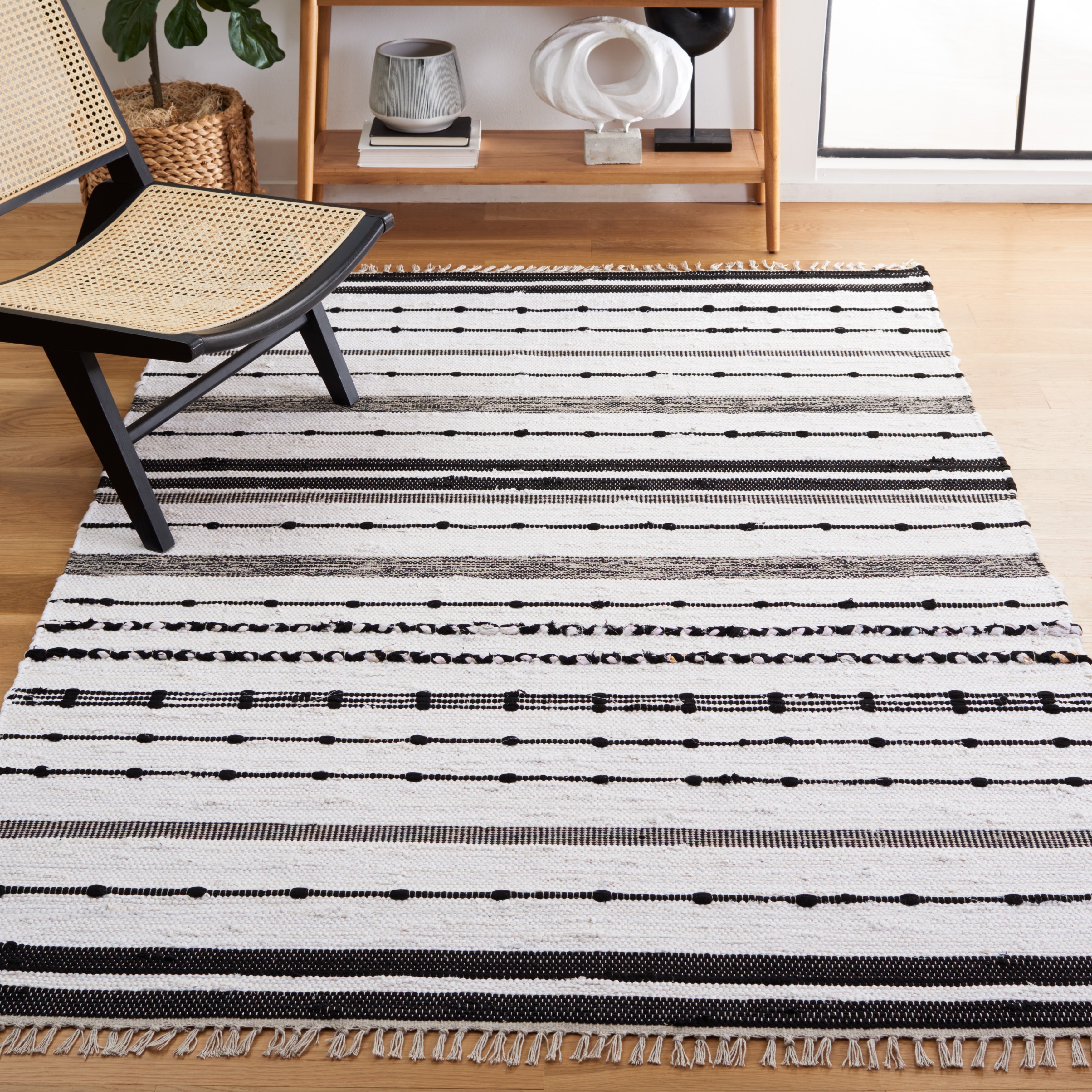 SAFAVIEH Handmade Striped Kilim Sibille Transitional Rug