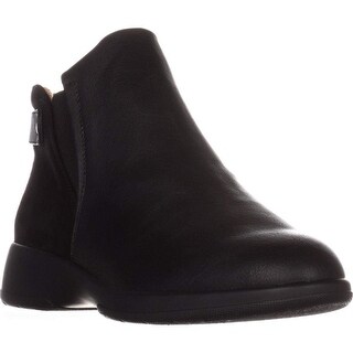 chelsea boots round toe