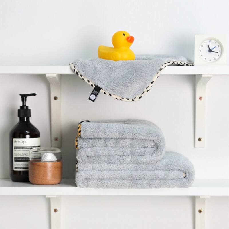 PET’S FAVORITE TOWEL, Premium High Quality Microfiber Pet Towel, Ultra-Absorbent, Quick Drying Towel, White, Made in Korea