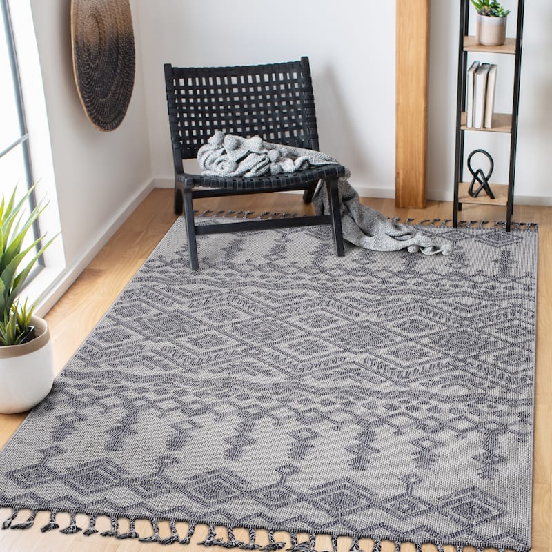 Guros Collection White / Gray / Traditional Indoor / Outdoor Non-Shedding Area Rug