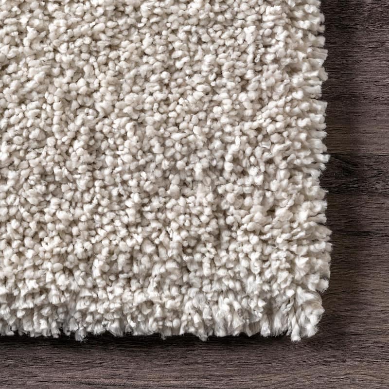 Nuloom Clare Solid Shag Area Rug