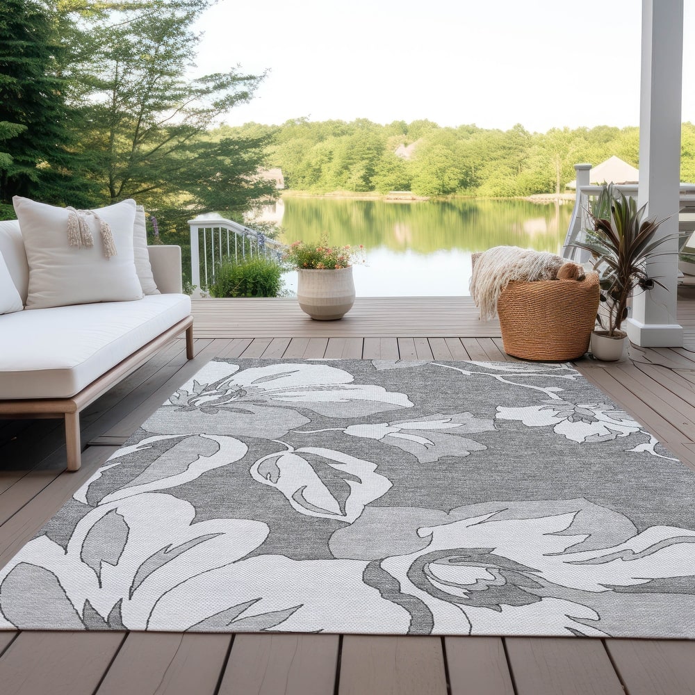 Machine Washable Indoor/ Outdoor Chantille Floral Rug