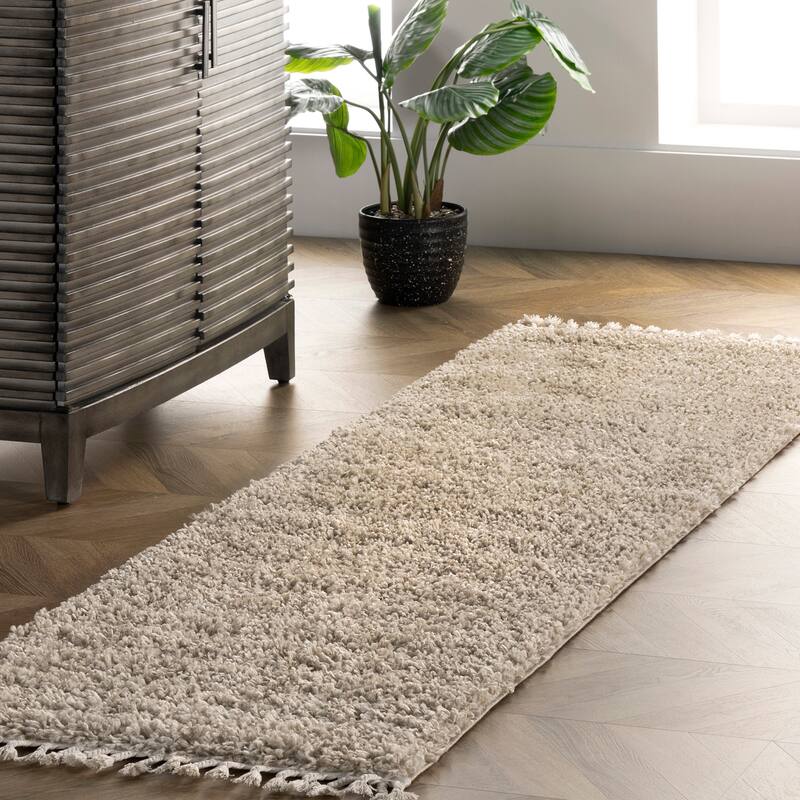 Nuloom Neva Modern Tasseled Shag Area Rug - 2'6" x 8' Runner - Beige
