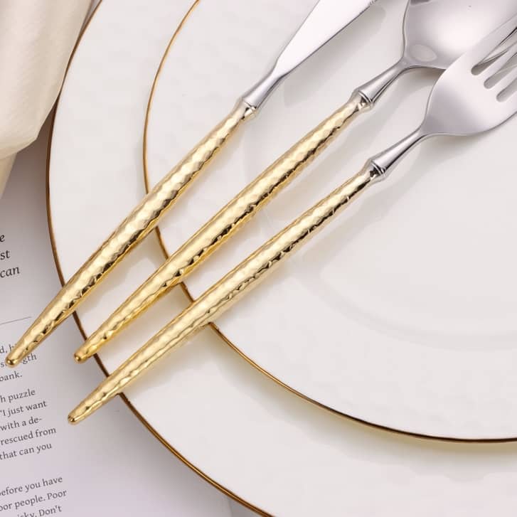 20 Pc Flatware Set with Hammered Handles