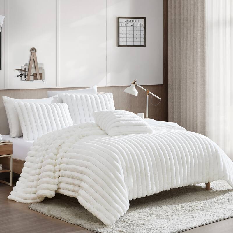 Riverbrook Home Everett Collection - White - Queen - 4 Piece