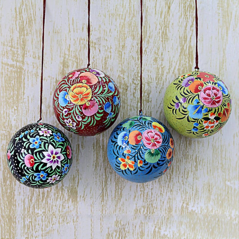 NOVICA Handmade Set of 4 Papier Mache Ornaments, 'Floral Beauty' (India)