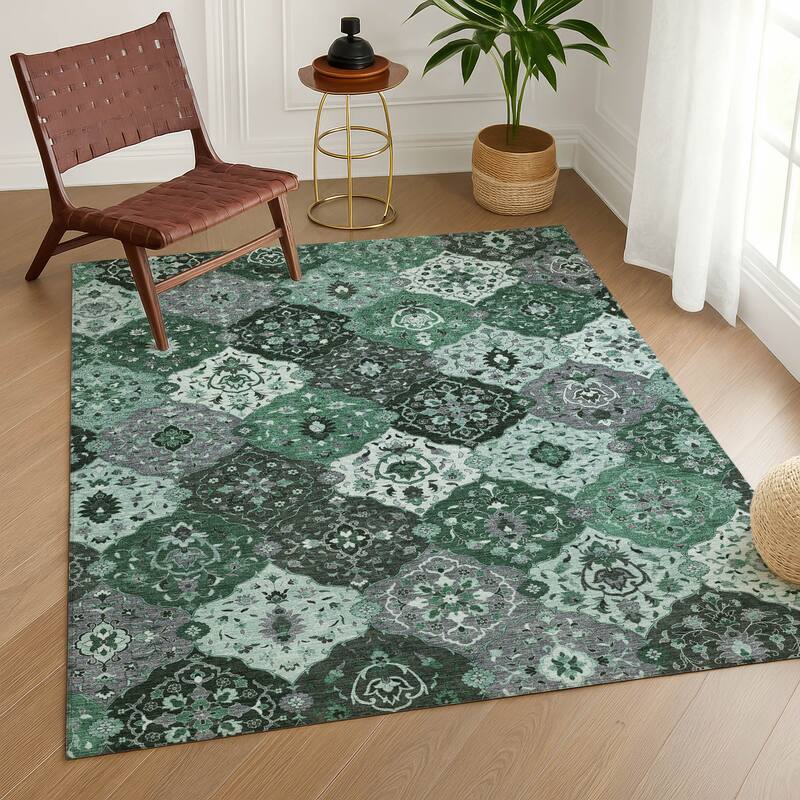 Machine Washable Indoor/ Outdoor Traditional Panel Chantille Rug