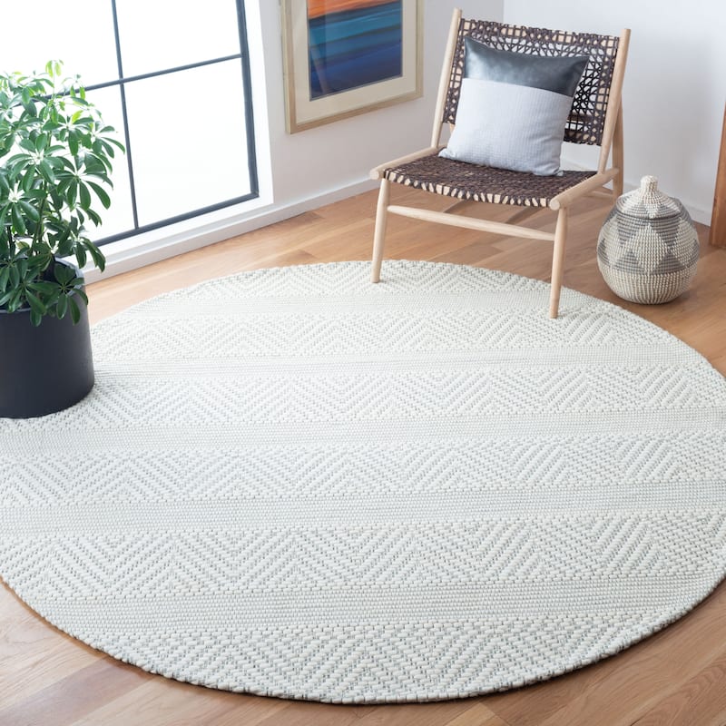 SAFAVIEH Marbella Berra Wool Rug - 7' Round - Ivory