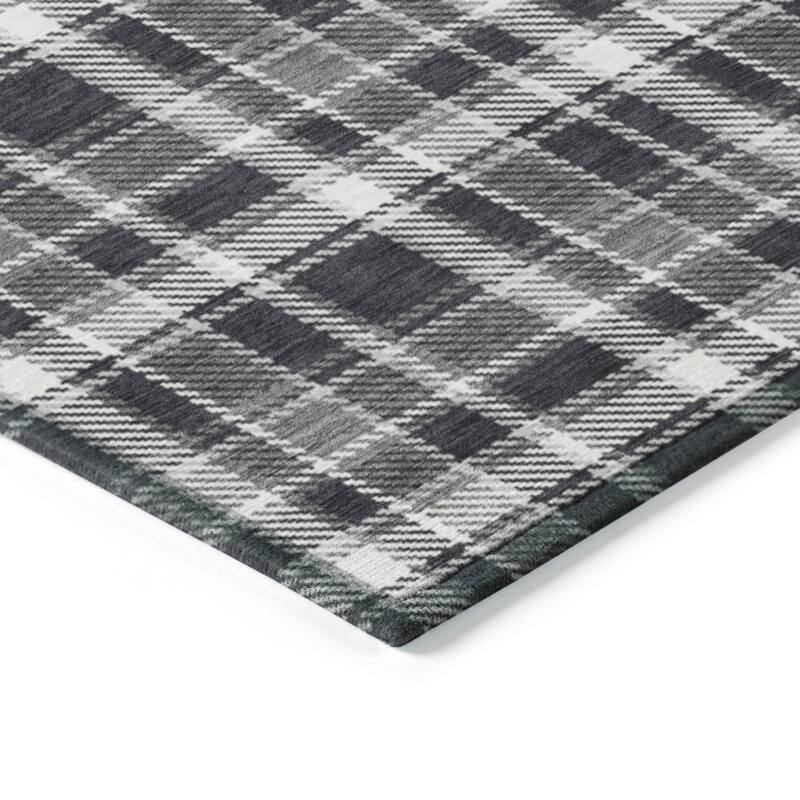 Machine Washable Indoor/ Outdoor Traditional Plaid Chantille Rug