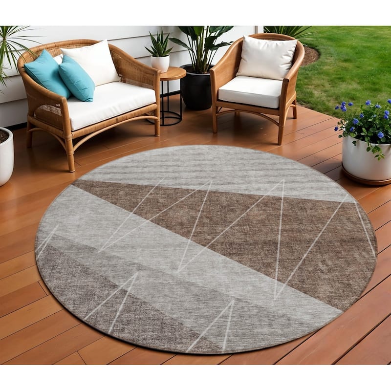 HomeRoots Geometric Transitional Rectangle Outdoor Rug - 8' Round