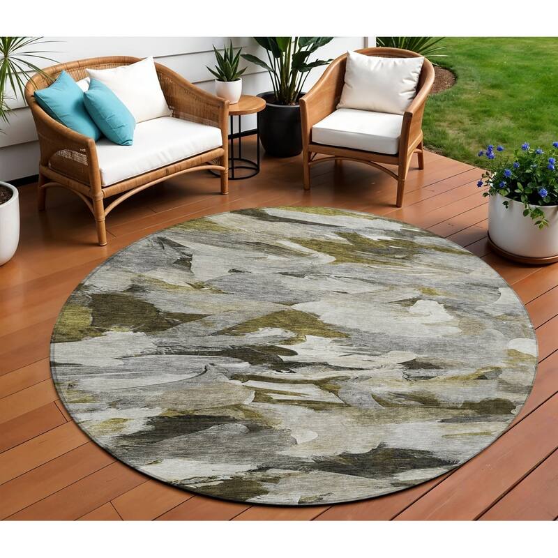 HomeRoots Abstract Transitional Rectangle Outdoor Rug - 8' Round