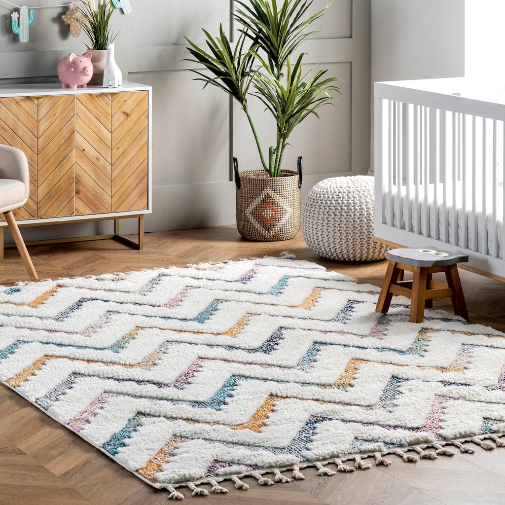Nuloom Rumi High-Low Chevron Kids Tassel Area Rug