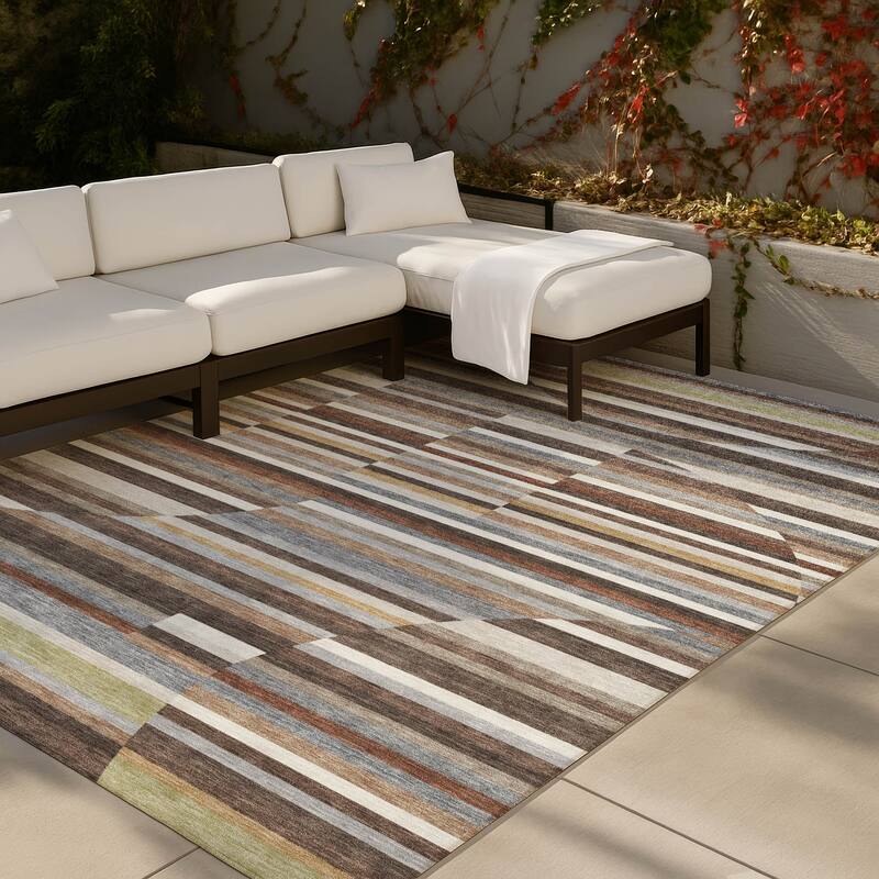 Machine Washable Indoor/ Outdoor Modern Cokedale Chantille Rug