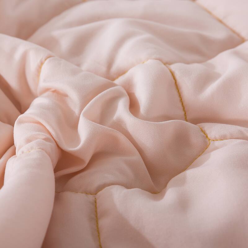 Honeycomb Color Contrast Stitched Lightweight Down Alternative Blanket