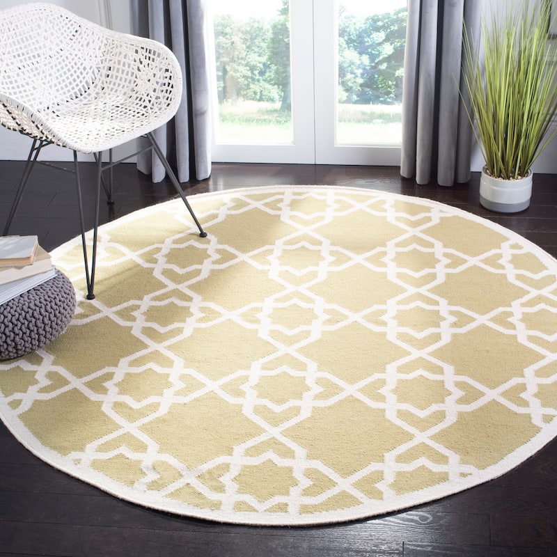 SAFAVIEH Handmade Flatweave Dhurries Tjanka Modern Wool Rug - 6' Round - Olive/Ivory