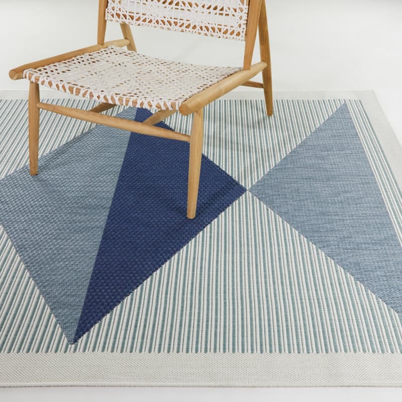 Helidon Modern Geometric Indoor/Outdoor Area Rug - 7'10" x 10' - Navy