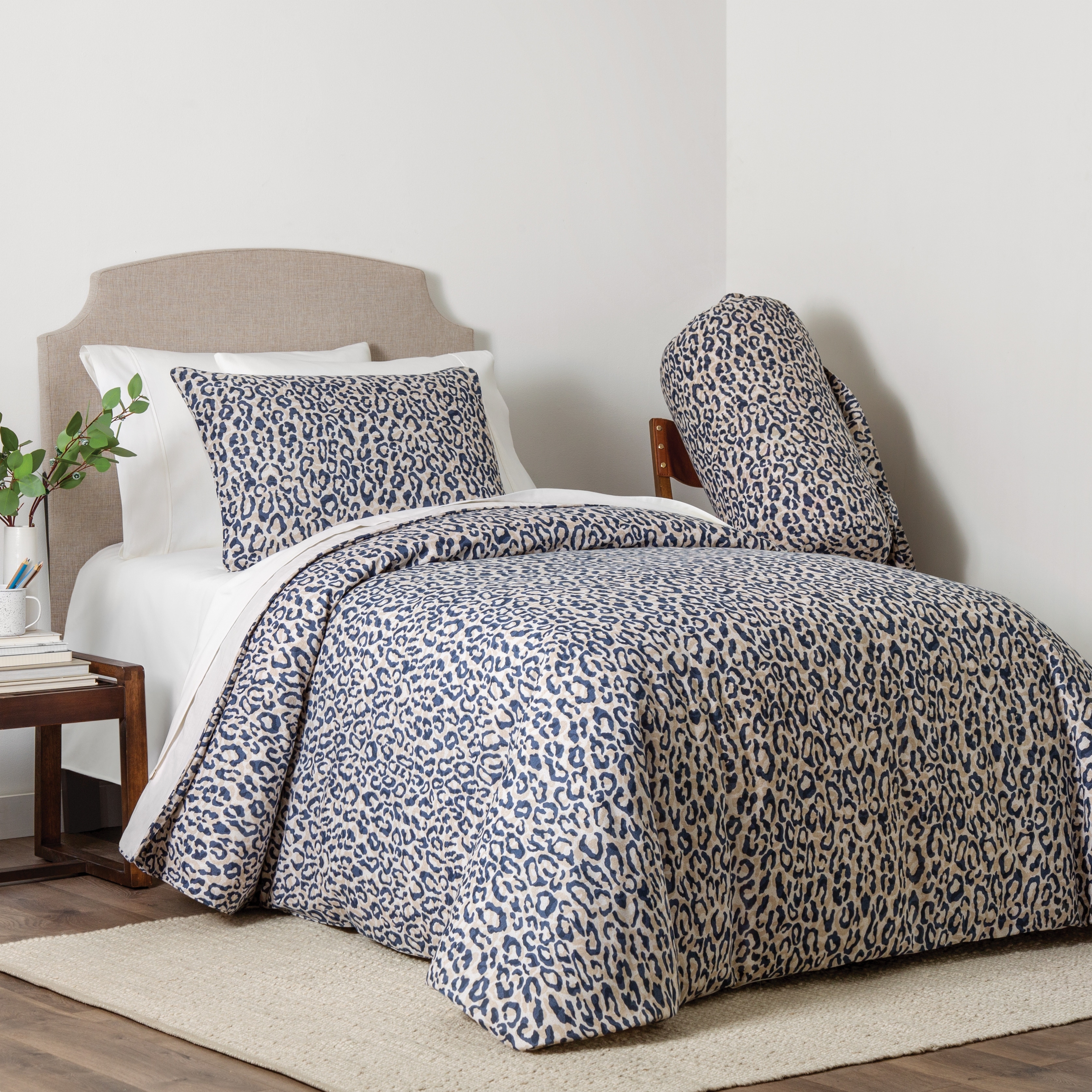 Shop Kenley 4 Piece Animal Print Full Queen Comforter Set Overstock 31709151