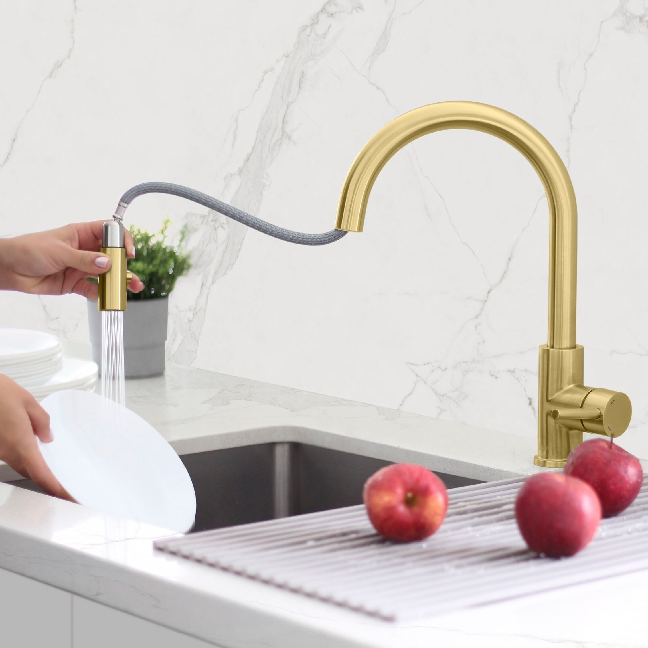 Shop Modern Single Handle Pull Down Sprayer Kitchen Faucet In Gold Stainless Steel Faucet Height 14 Spout Height 7 On Sale Overstock 31719066