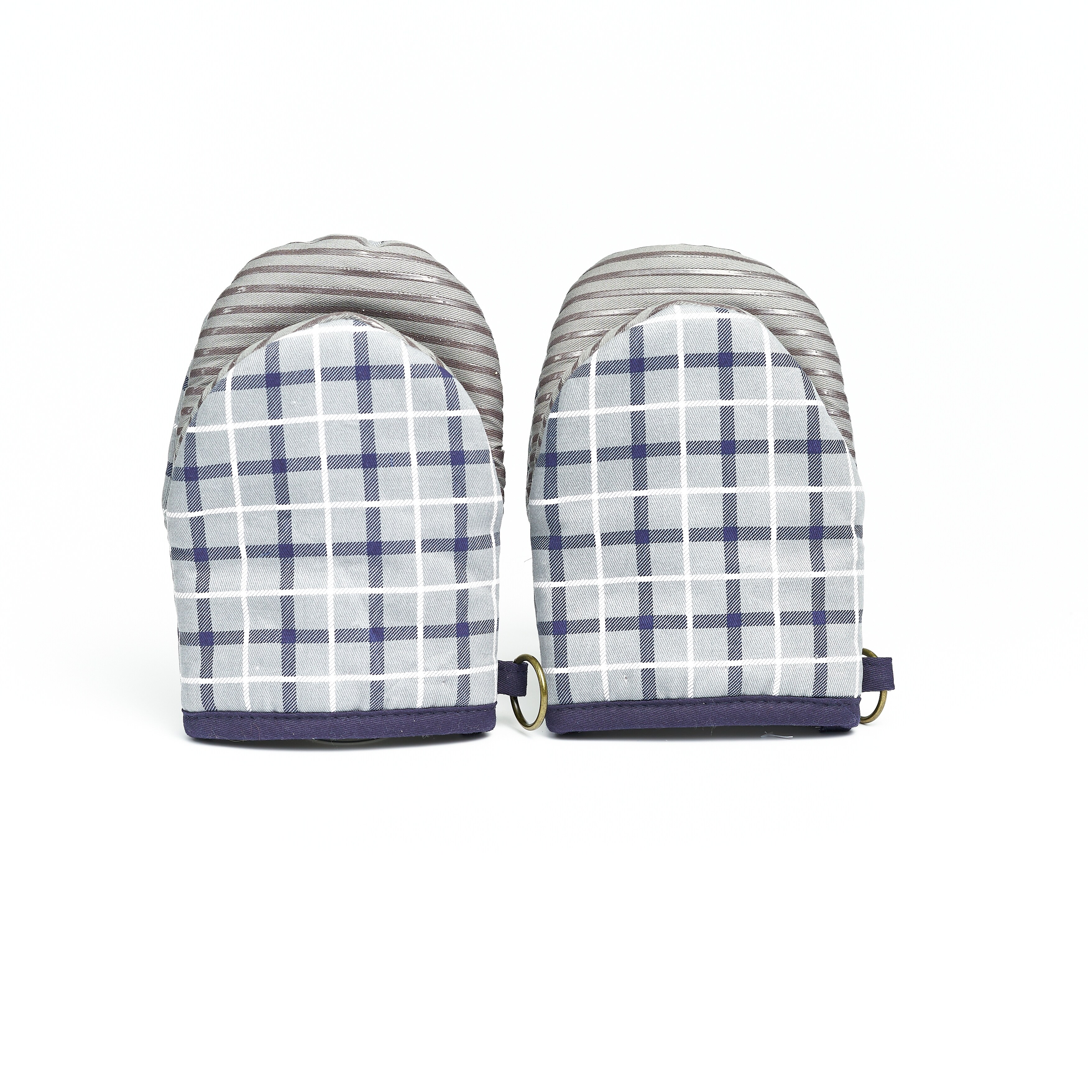 https://ak1.ostkcdn.com/images/products/is/images/direct/75fb39aaa281cdc8160d00f500510dfe2e3ca313/Nautica-Home-Grey-Navy-Plaid-100%25-Cotton-Mini-Oven-Mitt-With-Silicone-Palm-%28Set-of-2%29.jpg