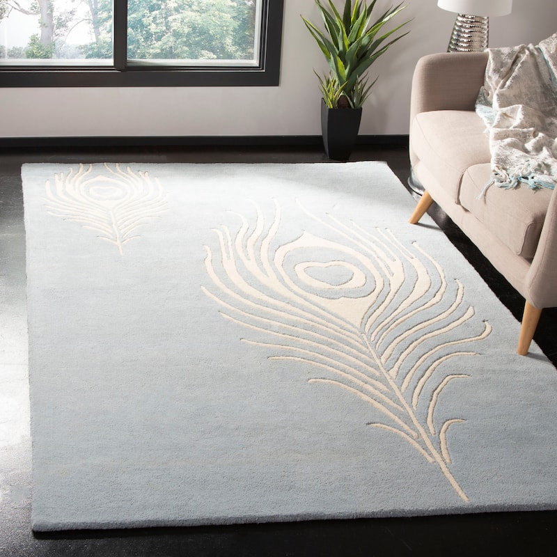 SAFAVIEH Handmade Soho Alyse Peacock Feather N.Z. Wool Rug - 6' x 9' - Light Blue/Ivory