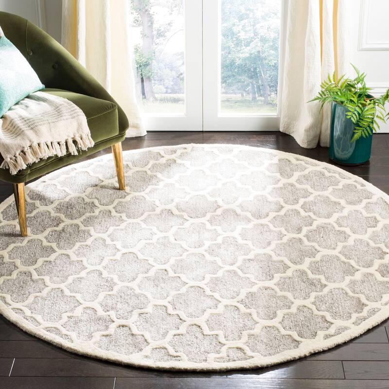 SAFAVIEH Handmade Precious Melanya Modern Polyester Rug - 6' Round - Silver