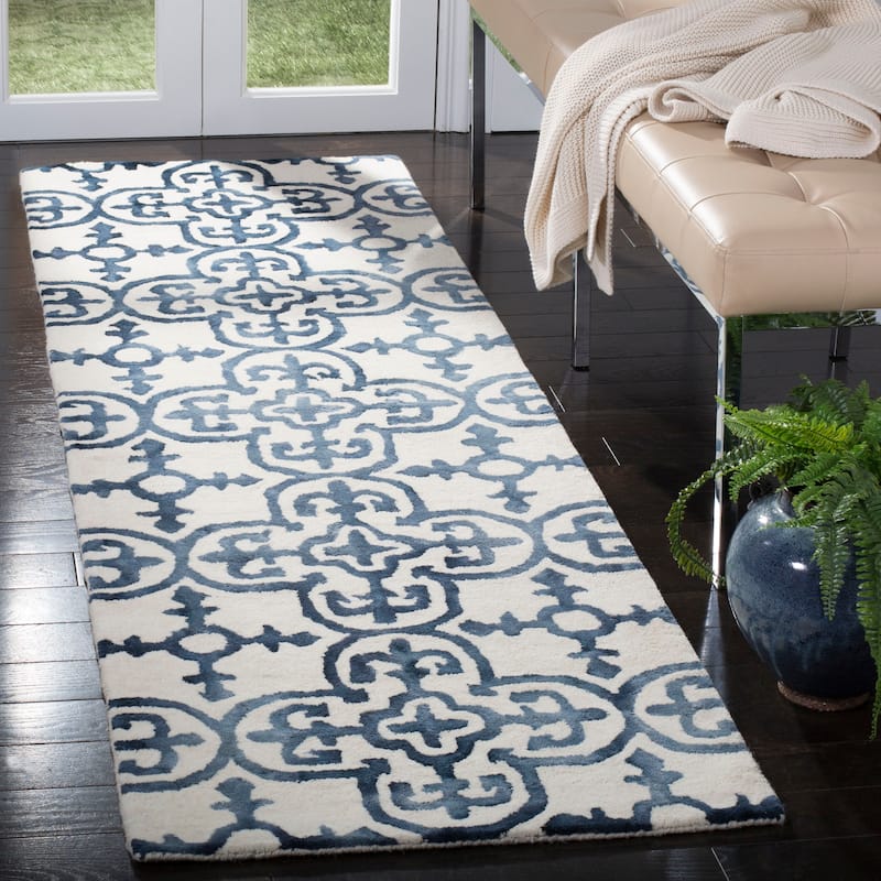 SAFAVIEH Handmade Dip Dye Reintraut Watercolor Vintage Boho Wool - 2' 3" x 8' - Ivory/Navy - Runner