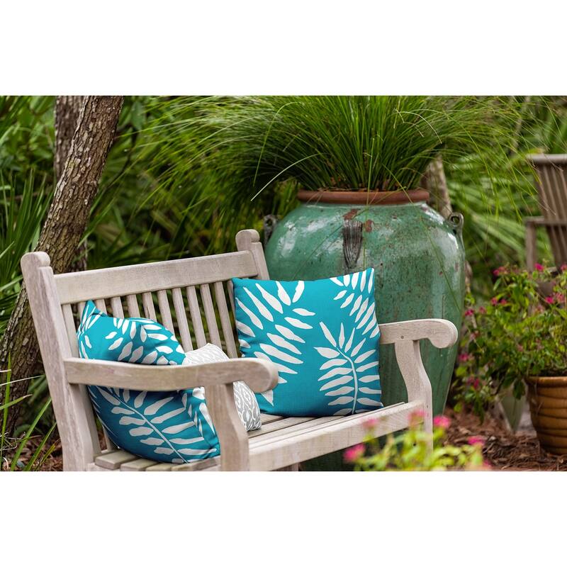 Summer Breeze Indoor/Outdoor Throw Pillow