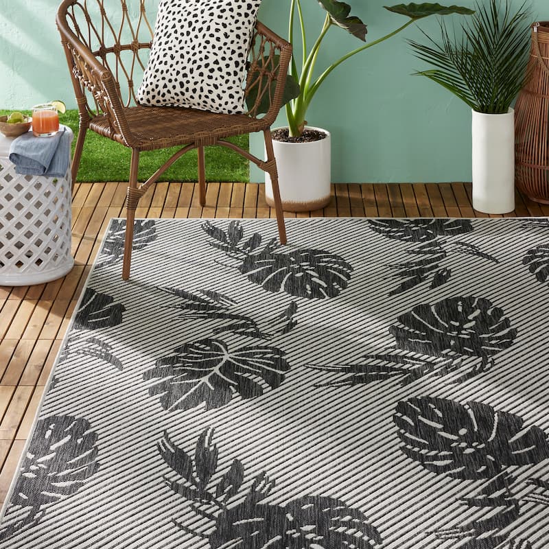 Tommy Bahama Palm Coastal Indoor/Outdoor Area Rug - 5'3"x7'3" - Silver/ Black