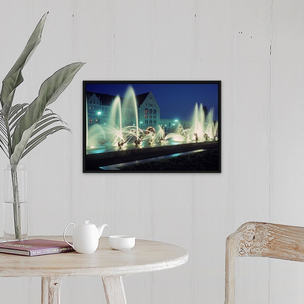 Union Station Fountain In St Louis Mo Black Float Frame Canvas Art Overstock 25498139