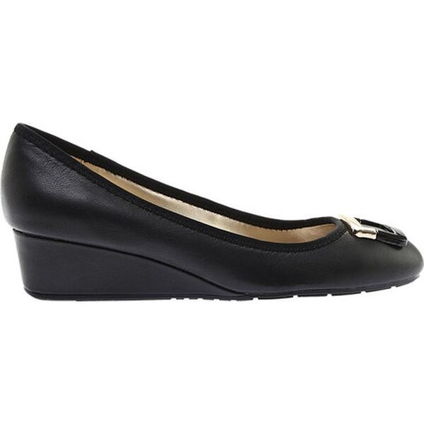 bandolino patent leather wedge